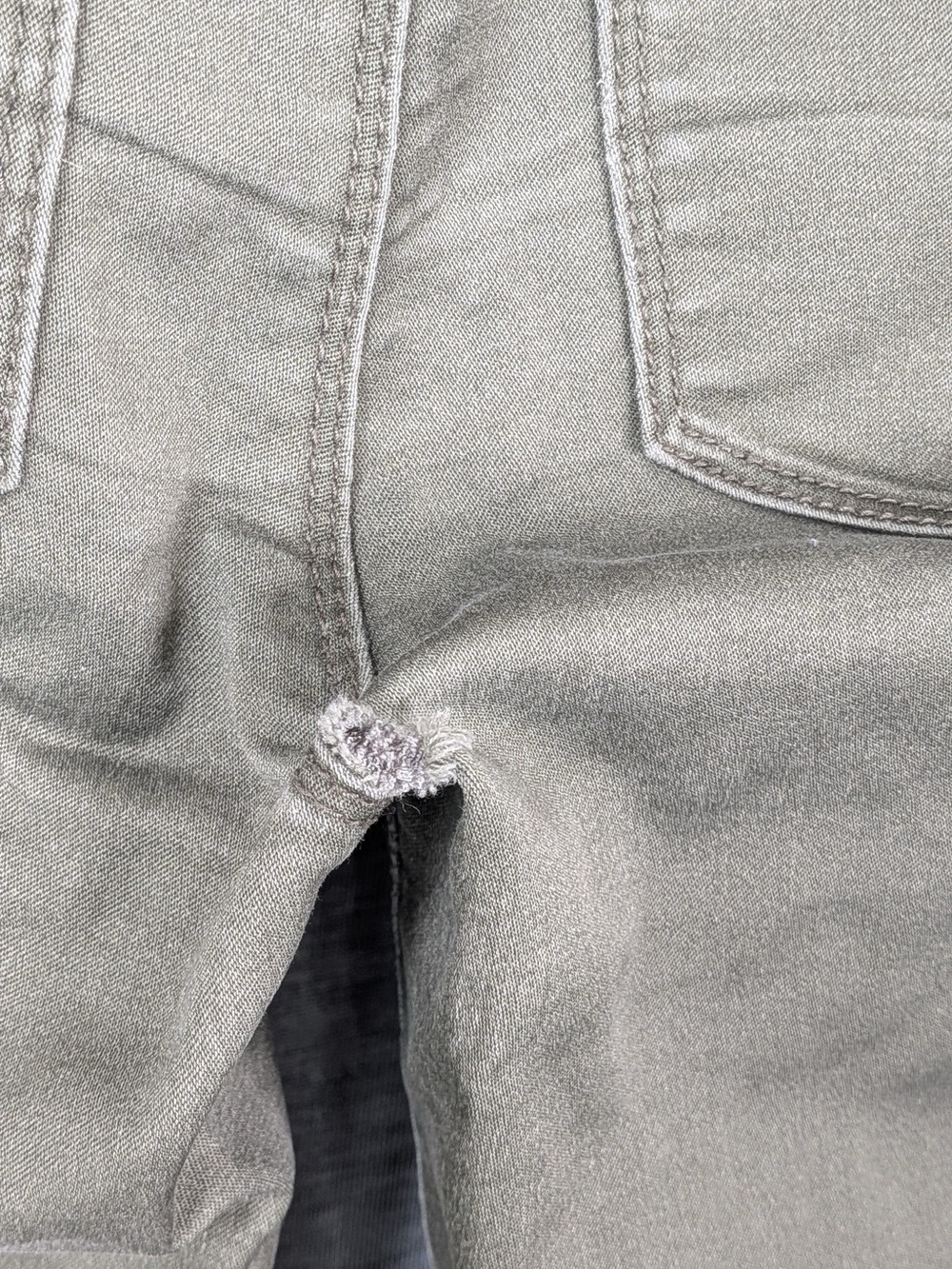 Design Lab Skinny Pants- with flaw - Picture 11 of 11